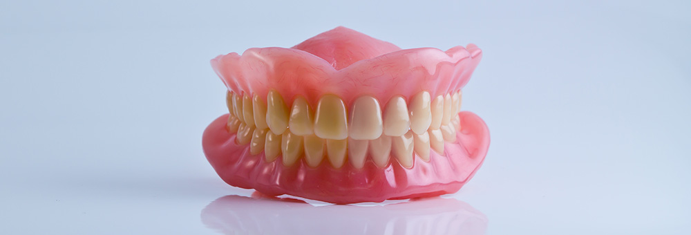 Dental-Lavelle-Dental-Symptoms-And-What-They-Mean-Discoloured-Teeth